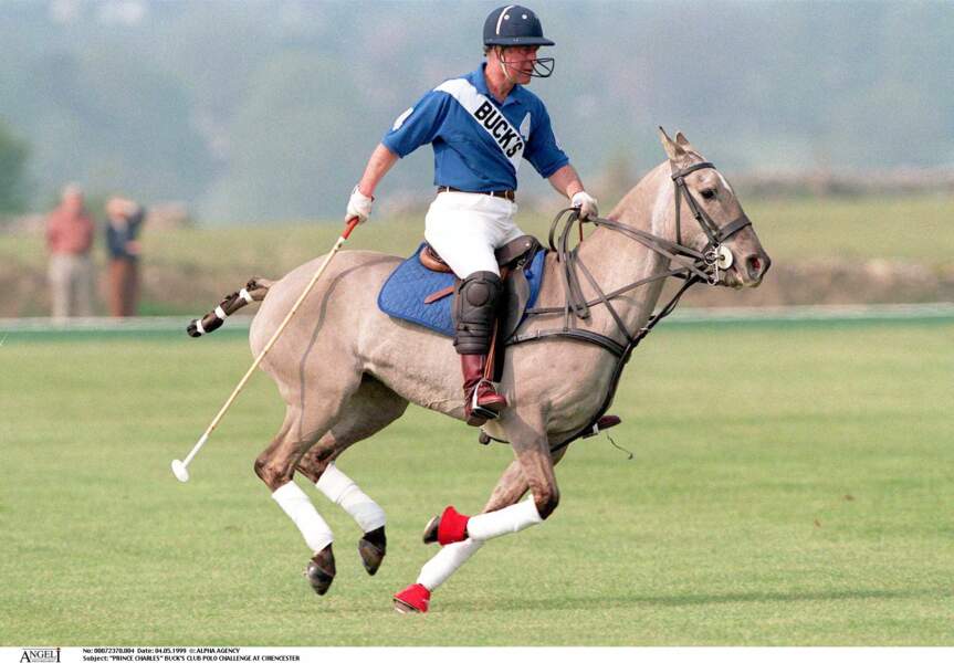 Le prince Charles en tenue de polo en 1999