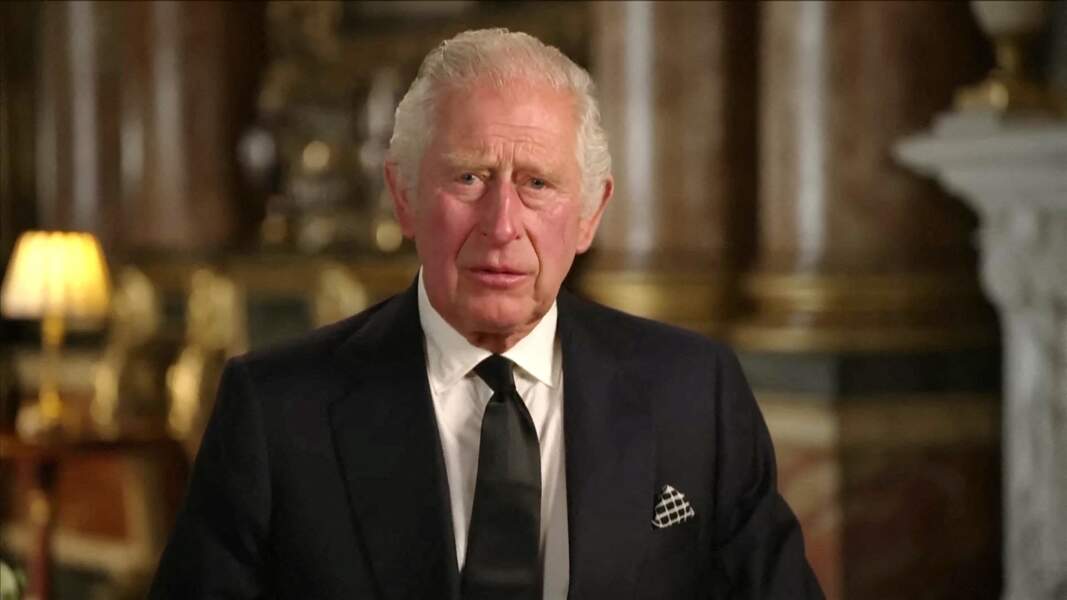 Charles III en costume de deuil à la télévision le 9 septembre 2022