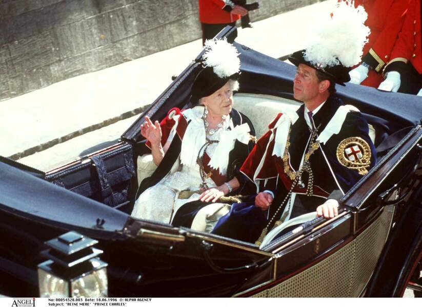 Le prince Charles et sa belle-mère en 1996