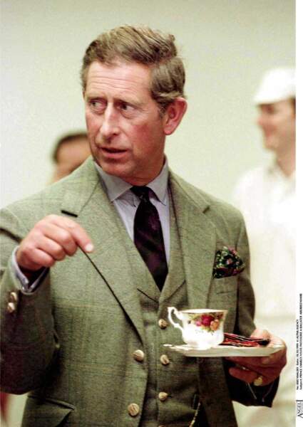 La prince Charles prend le thé près de Balmoral, à Ballater en 1999
