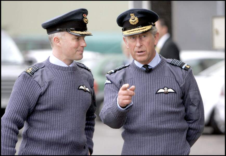 Le prince Charles en pull militaire en 2007