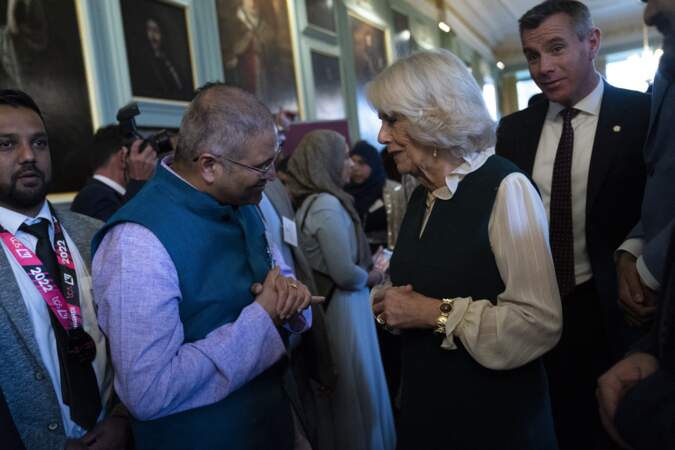 Réputée pour sa sociabilité et son charme naturel, la reine consort de 75 ans a dialogué avec tous les invités