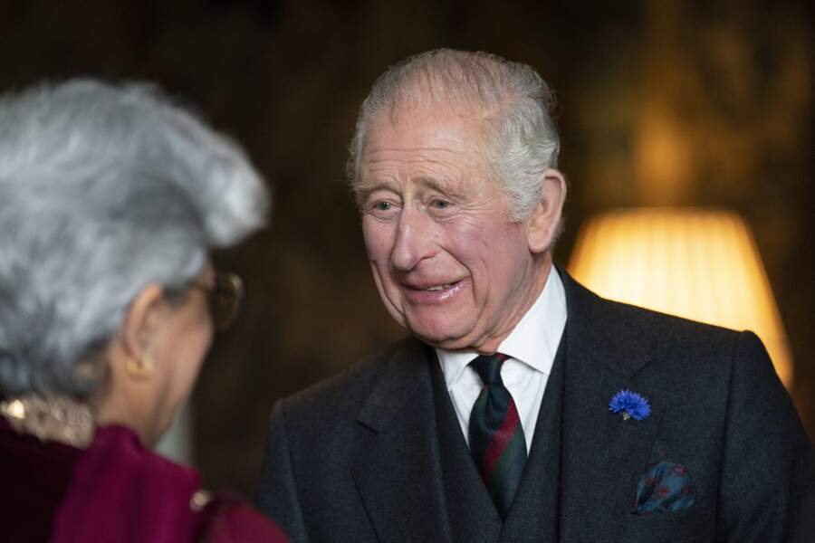 Le roi Charles III y a rencontré des représentants, toujours avec le sourire