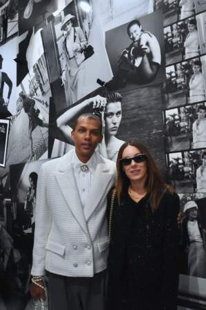 Stromae et son épouse Coralie Barbier assistent au défilé Chanel à Paris, le 4 octobre 2022. 