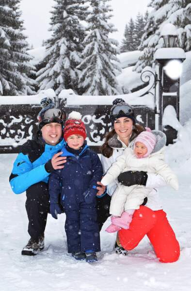 Kate Middleton et le prince William transmettent leur passion pour les sports d'hiver à leurs enfants, Georges et Charlotte, ici dans les Alpes françaises en 2016