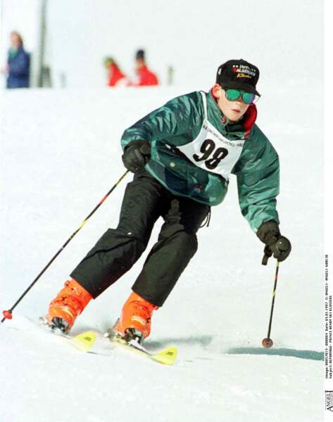 Le prince Harry, 13 ans, participe à une course à Klosters (Suisse), la station de ski préférée de son père en 1997