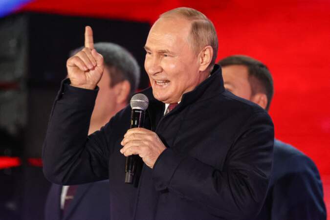 Vladimir Poutine lors du concert en soutien aux référendums organisés dans les régions de RPD, RPL, Kherson et Zaporizhzhia sur l'adhésion à la Russie à Moscou, le 30 septembre 2022