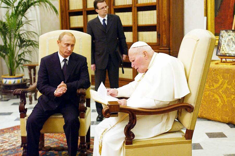 Vladimir Poutine rend visite au Pape Jean-Paul II au Vatican, en novembre 2003