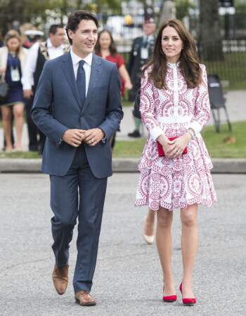 Kate Middleton, accueillie par le premier ministre Justin Trudeau lors de son arrivée à Vancouver, au Canada, le 25 septembre 2016.