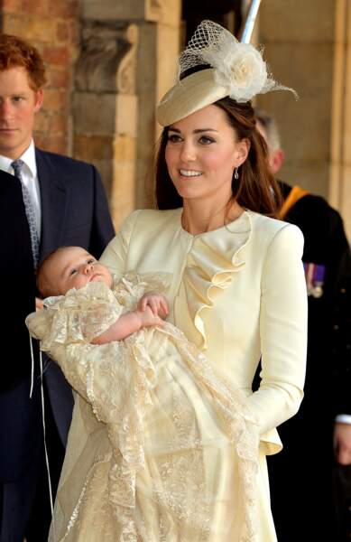 Kate Middleton portant lors du bapteme de leur fils, le prince George, à Londres.