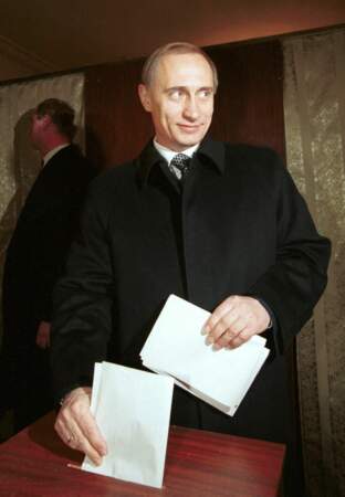 Vladimir Poutine en 1999, année où il accède au poste de président du gouvernement russe