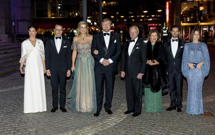 La reine Maxima, la reine Silvia de Suède, la princesse Victoria et la princesse Sofia de Suède réunies lors d'une soirée de concert offerte au roi et à la reine de Suède à l'occasion du voyage officiel du couple royal des Pays-Bas en Suède. Le 12 octobre 2022