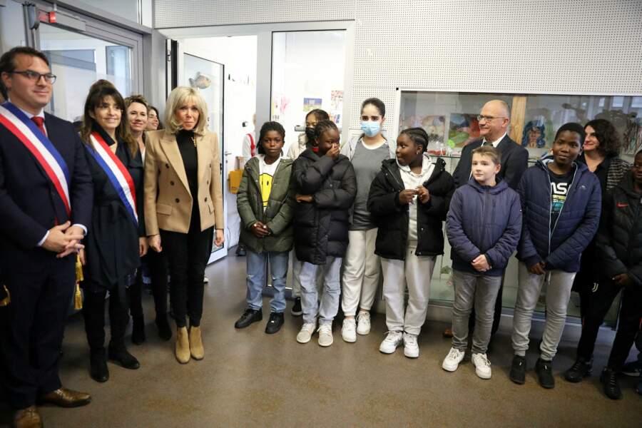 La Première Dame, Brigitte Macron, en visite au collège La Rose Blanche de Paris.