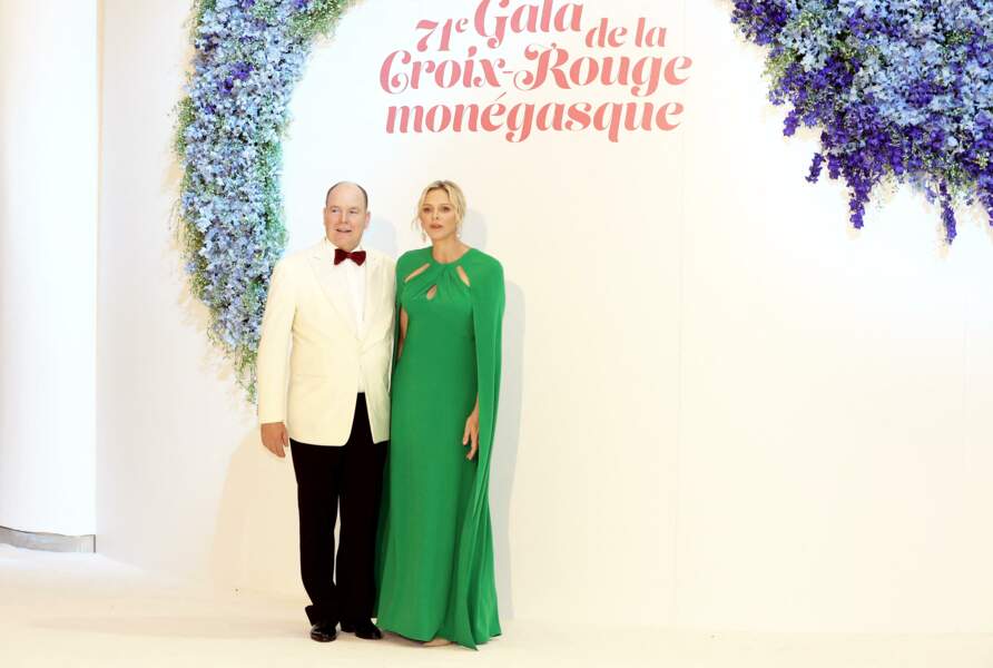 Charlene de Monaco en robe longue verte Lanvin au 71 ème gala de la Croix-Rouge Monégasque à Monaco en 2022.