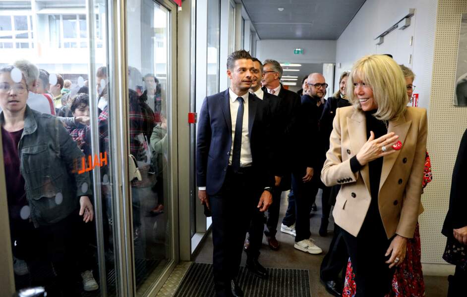 Brigitte Macron, accompagnée de l'association ELA, en visite au collège La Rose Blanche (Paris), lundi 17 octobre.