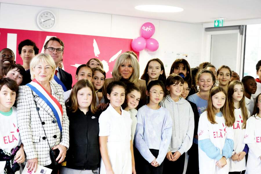 La Première Dame, Brigitte Macron, lit la dictée ELA pour la 19ème édition en soutien à l'Association Européenne de Leucodystrophie (ELA) au collège La Rose Blanche de Paris