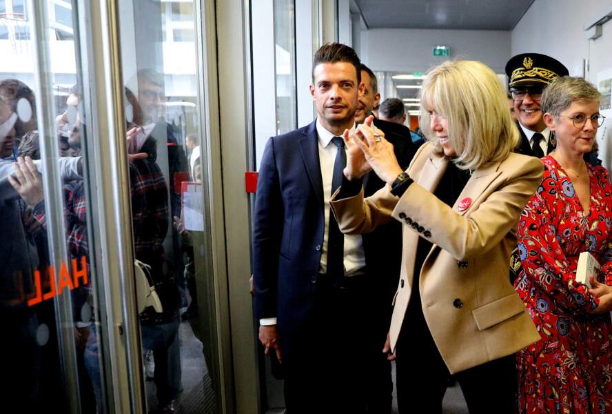 Brigitte Macron tout sourire durant sa visite au collège La Rose Blanche (Paris), lundi 17 octobre.