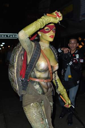 Rihanna déguisée en Tortue Ninja pour Halloween à New York le 31 octobre 2014.