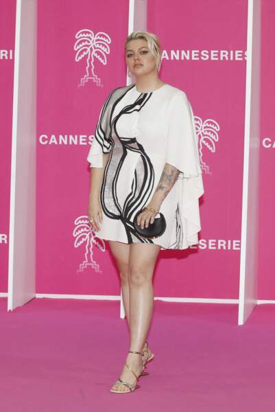 Louane sur le tapis rose de la 5ème saison du festival International des Séries "Canneseries" à Cannes, le 3 avril 2022.