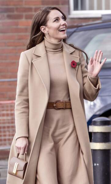 Kate Middleton et sa ceinture tissée de chez Boden - disponible dès 75 €.