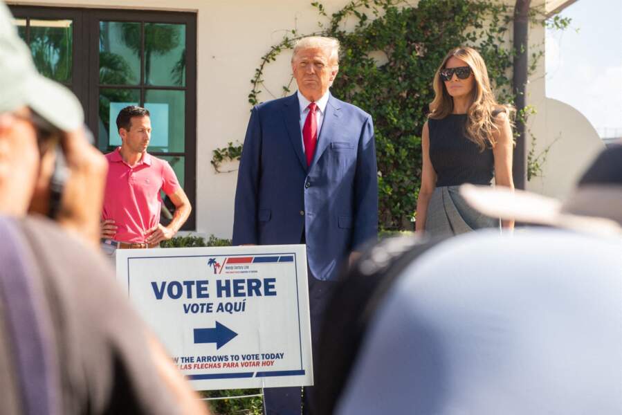 Donald J. Trump et sa femme Melania Trump ont voté pour les élections de mi-mandat aux États-Unis à West Palm Beach, le 8 novembre 2022