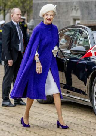 La princesse Benedikte a opté pour un sublime manteau cape bleu pour célébrer le jubilé de sa sœur, la reine Margrethe II, samedi 12 novembre