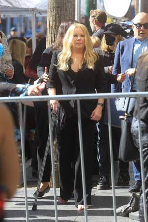 Christina Applegate, pieds nus pour l'inauguration de son étoile sur le "Walk of Fame" à Hollywood, lundi 14 novembre