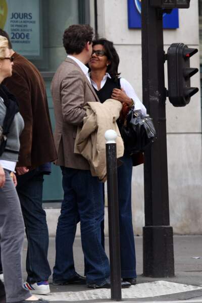 Audrey Pulvar et Arnaud Montebourg dans Paris, le 2 avril 2011