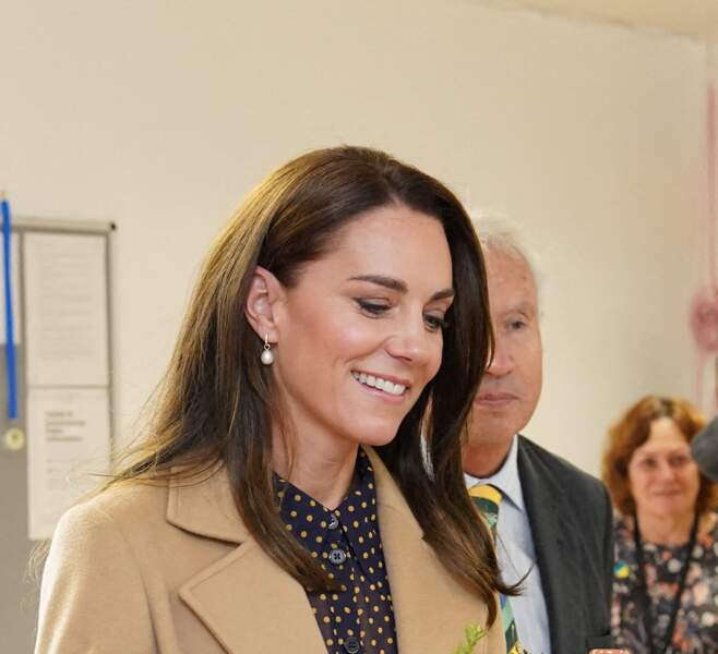 Kate Middleton laisse ses cheveux au naturel pour se rendre au centre communautaire ukrainien de Reading, le 17 novembre 2022