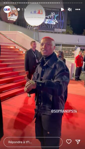 Soprano crée la surprise avec ses cheveux rouges lors de la 24ème cérémonie des NRJ Music Awards à Cannes, le vendredi 18 novembre 2022
