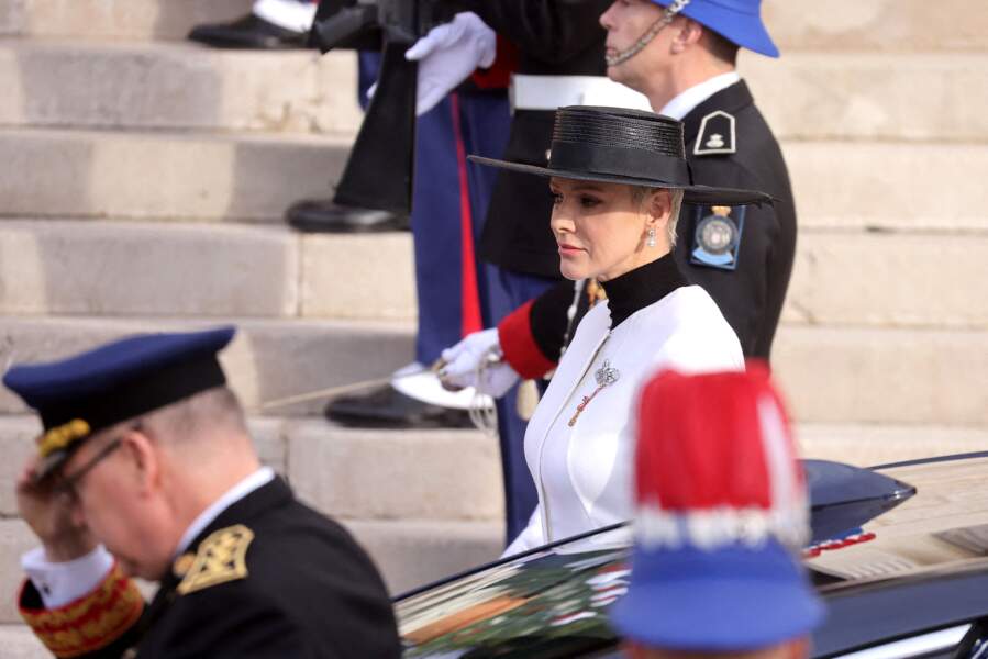 Charlene de Monaco prenant la direction cathédrale Notre-Dame-Immaculée de Monaco pour la messe lors de la Fête Nationale de la principauté de Monaco, le 19 novembre 2022. 