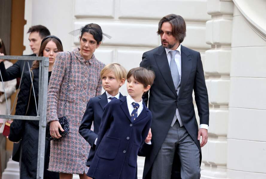 La princesse Alexandra de Hanovre, Charlotte Casiraghi, Sasha Casiraghi, Raphaël Elmaleh et Dimitri Rassam dans la cour du palais princier de Monaco pour la fête nationale 2022