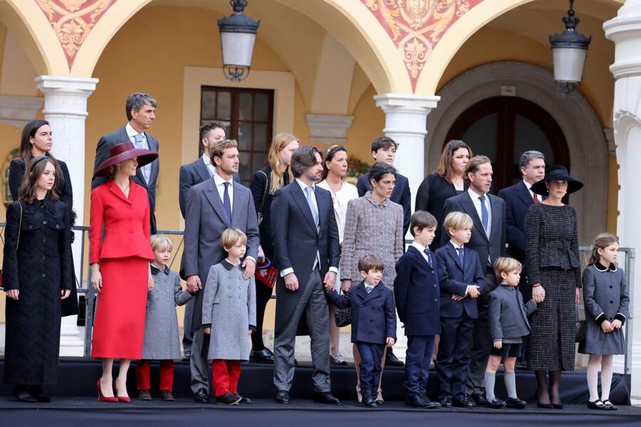 La famille princière de Monaco dans la cour du palais lors de la fête nationale de la principauté de Monaco le 19 novembre 2022