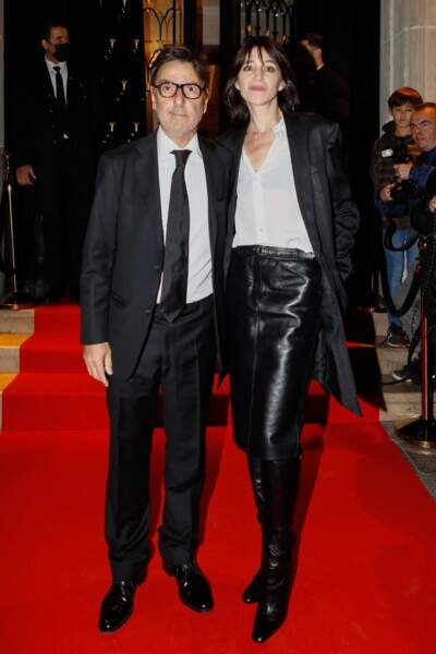 Le couple a ensuite pris la pose sur le tapis rouge du Global Gift Gala 2022, organisé le samedi 19 novembre, à Paris.