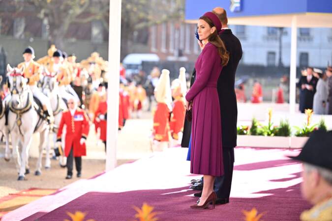 Vêtue d'une robe longue fushia assortie à son chapeau, Kate Middleton s'est encore une fois distinguée par son élégance