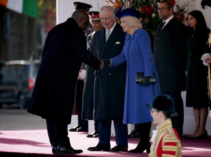 La reine consort a échangé quelques mots avec le dirigeant africain