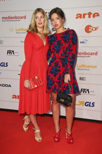 Mona Walravens et Adèle Exarchopoulos sont accordées de rouge au 26ème "European Film Awards" à Berlin, le 7 décembre 2013