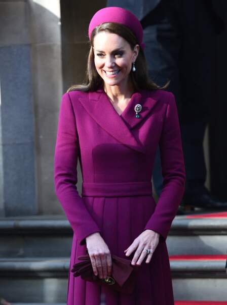 Kate Middleton est élégante avec une robe-manteau de la marque Emilia Wickstead à Londres, le 22 novembre 2022