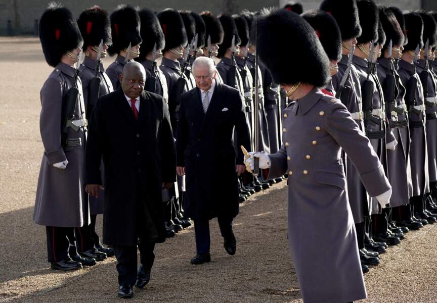 Charles III et Cyril Ramaphosa ont salué la garde royale