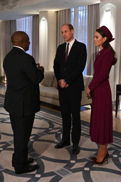 Kate Middleton rend hommage à Diana, le 22 novembre 2022, avec de nombreux bijoux.