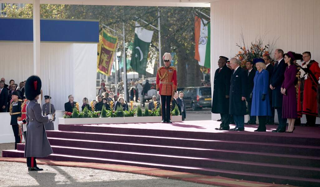 Après la cérémonie d'accueil, le souverain de 74 ans et le président sud-africain ont regagné le Palais de Buckingham pour un déjeuner privé