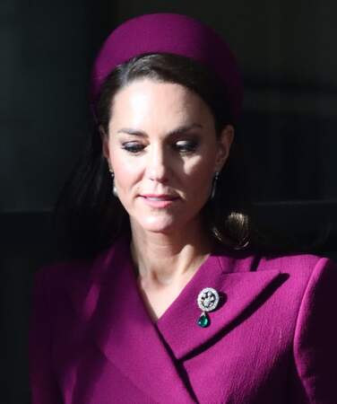 Kate Middleton ondule ses longs cheveux bruns à l'Hotel de Corinthia de Londres, le 22 novembre 2022