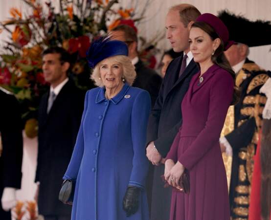 Comme toujours, Camilla est apparue très proche de William et Kate