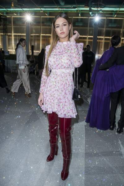 Adèle Exarchopoulos est ultra-stylée avec une robe fleurie et des cuissardes hautes bordeaux au défilé Giambattista Valli - collection Haute Couture printemps/été 2019 à Paris, le 21 janvier 2019