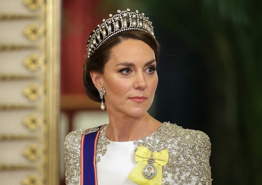 Kate Middleton avait opté pour des boucles d'oreilles en diamant, l'accessoire préféré de la défunte princesse Diana, le 22 novembre 2022
