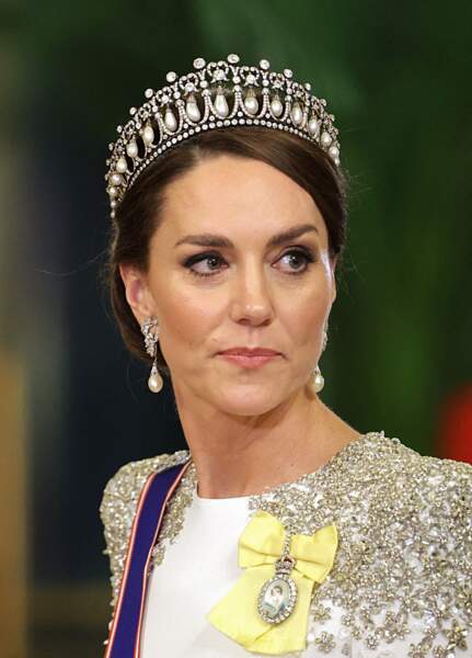 Kate Middleton, princesse de Galles, porte le diadème "Lover's Knot", le préféré de Diana.