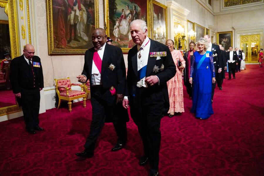 Cyril Ramaphosa, président de l'Afrique du Sud et le roi Charles III à leur arrivée au Banquet d'Etat organisé au palais de Buckingham.