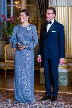 La princesse Victoria de Suède fait sensation avec une robe à sequins de la marque By Malina, le 29 novembre 2022