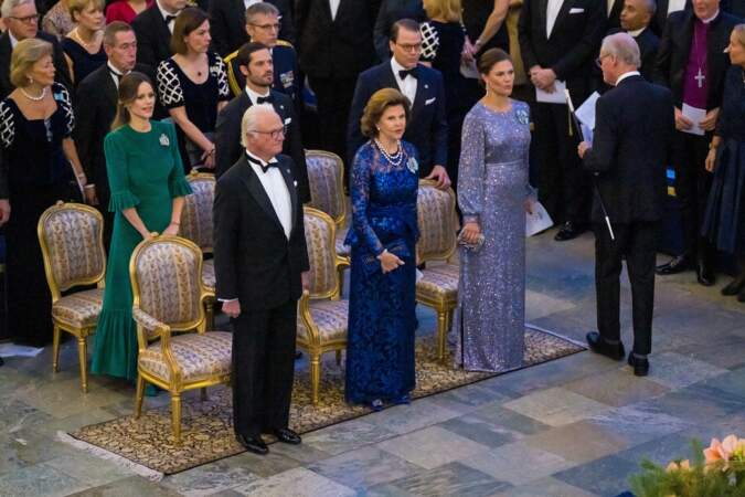 La reine Silvia, la princesse Victoria et la princesse Sofia sont glamour en robe longue le 29 novembre 2022