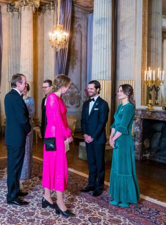 La famille royale de Suède salue les 480 invités au palais royal à Stockholm le 29 novembre 2022